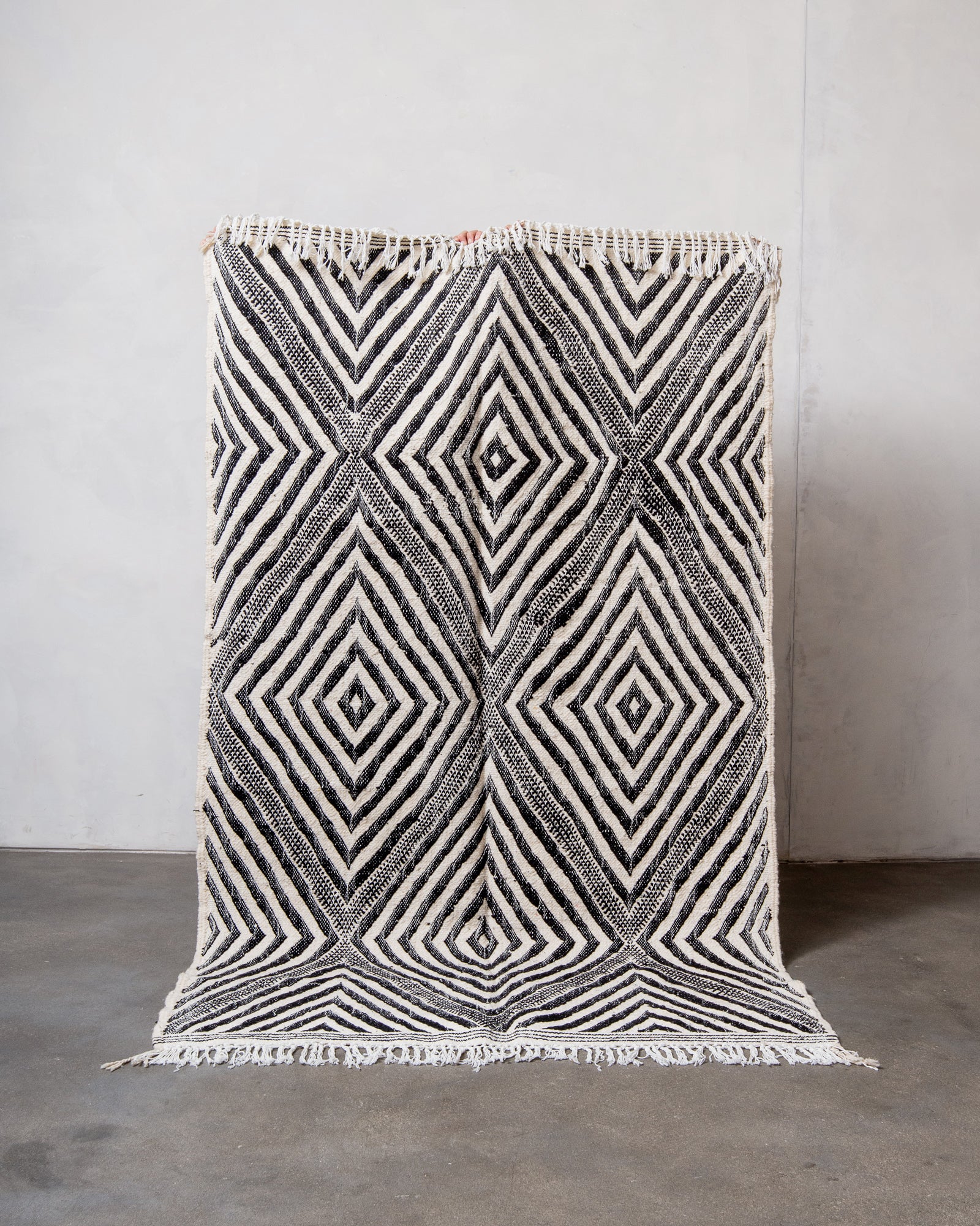 Modern, handcrafted Berber rug from Morocco. Flat-woven Kelim carpet in black and white design. Made of 100% wool.